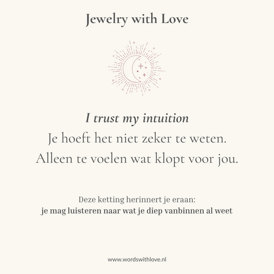 Affirmatiekaartje voor affirmatieketting met gravure I trust my intuition en maanillustratie – sieraad voor innerlijke wijsheid en vertrouwen op je gevoel