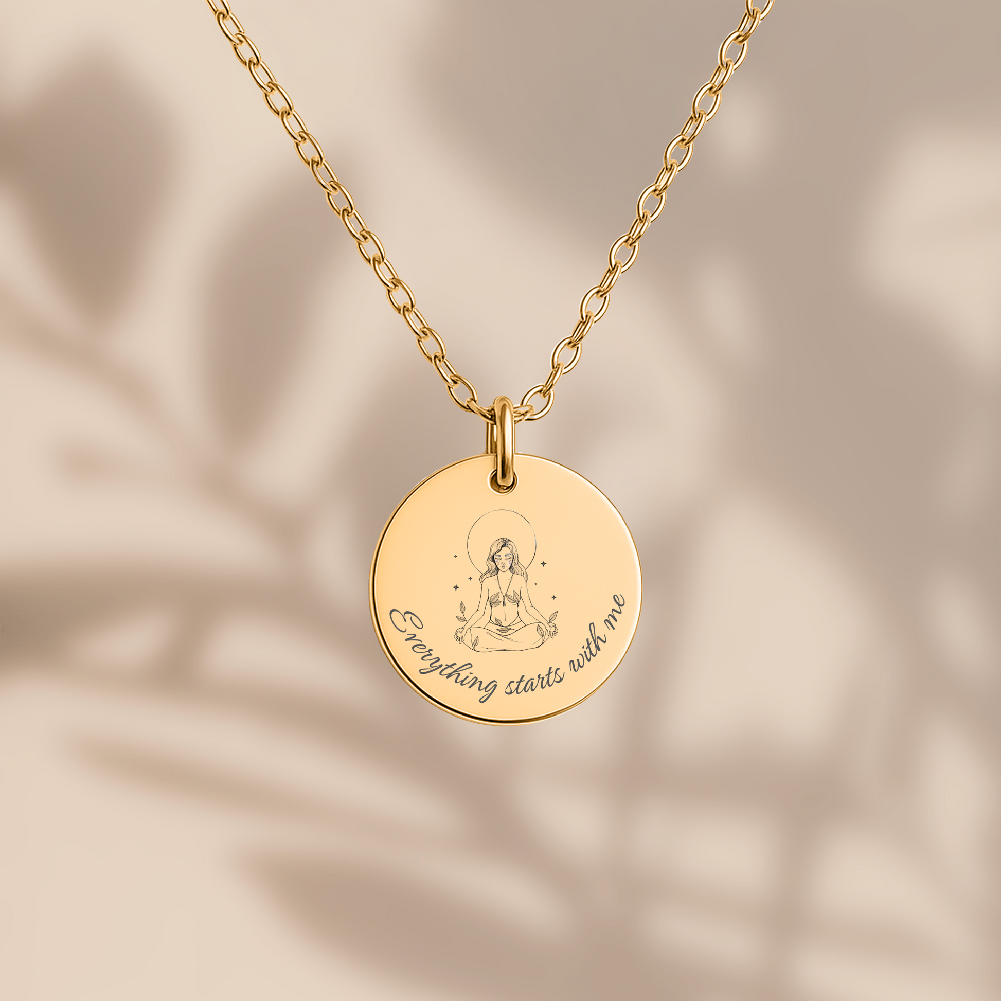 affirmatie ketting met gravure Everything starts with me – zelfliefde sieraad