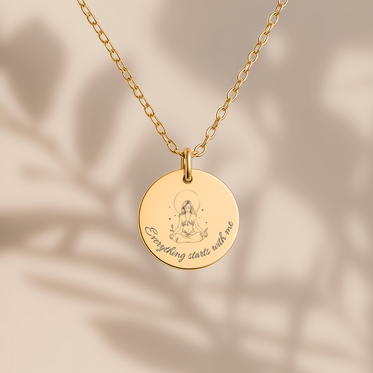 affirmatie ketting met gravure Everything starts with me – zelfliefde sieraad