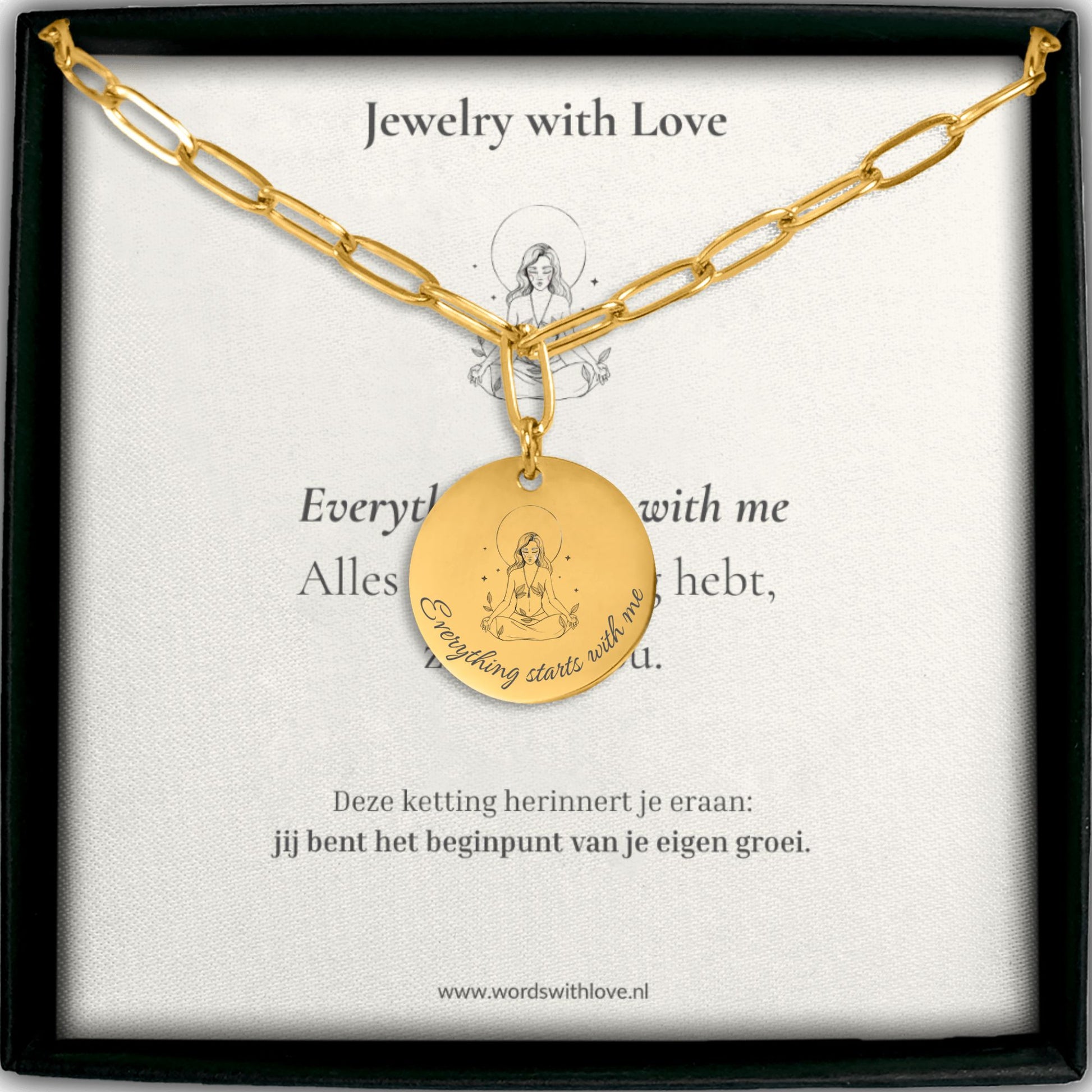 Gouden affirmatieketting met gravure Everything starts with me in sieradendoosje– krachtig sieraad voor zelfliefde en innerlijke groei