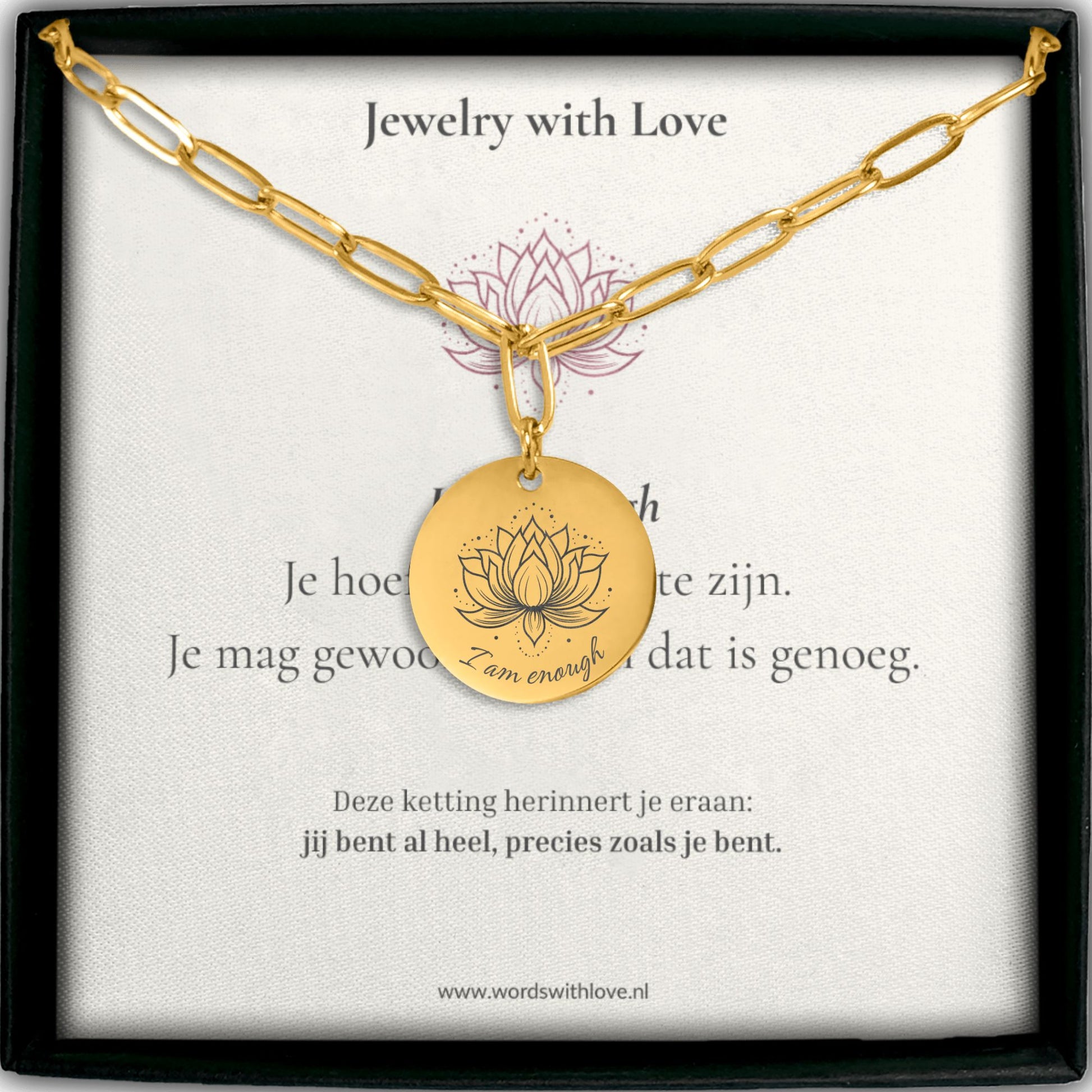 Gouden affirmatieketting in sieradendoosje met affirmatiekaarjte  I am enough en lotusbloem – sieraad voor zelfliefde, zelfacceptatie en innerlijke rust