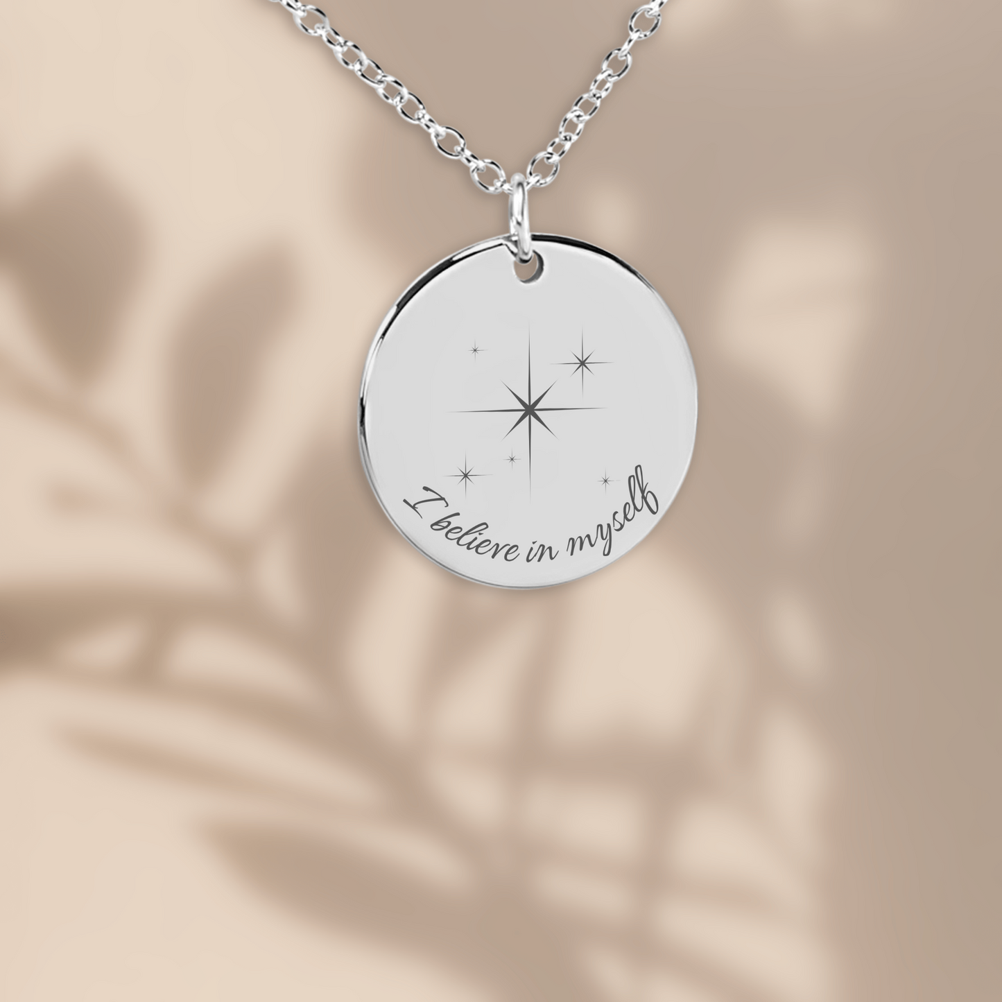 Zilveren affirmatieketting met gravure I believe in myself en sterren – sieraad voor zelfvertrouwen en innerlijke kracht