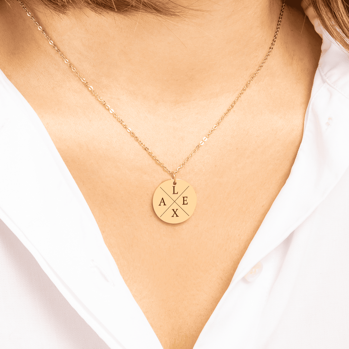 Gepersonaliseerde initialen Ketting gedragen om hals– draag wie je lief is dichtbij je liefdevolle hart